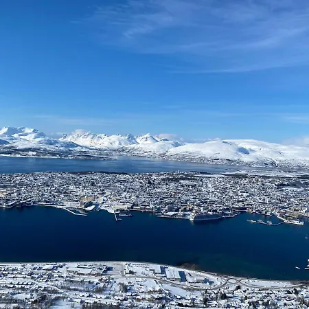 Aurora Very Close To Cable Car And Sherpatrappa Leilighet Tromsø