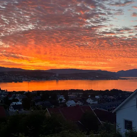 Aurora Very Close To Cable Car And Sherpatrappa *