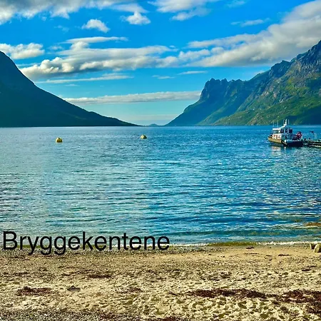 Aurora Very Close To Cable Car And Sherpatrappa *