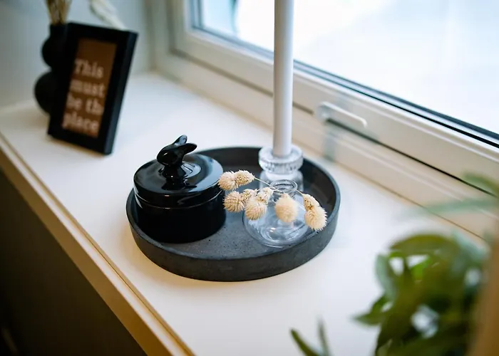 Aurora Very Close To Cable Car And Sherpatrappa *