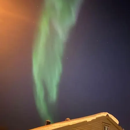 Aurora Very Close To Cable Car And Sherpatrappa *